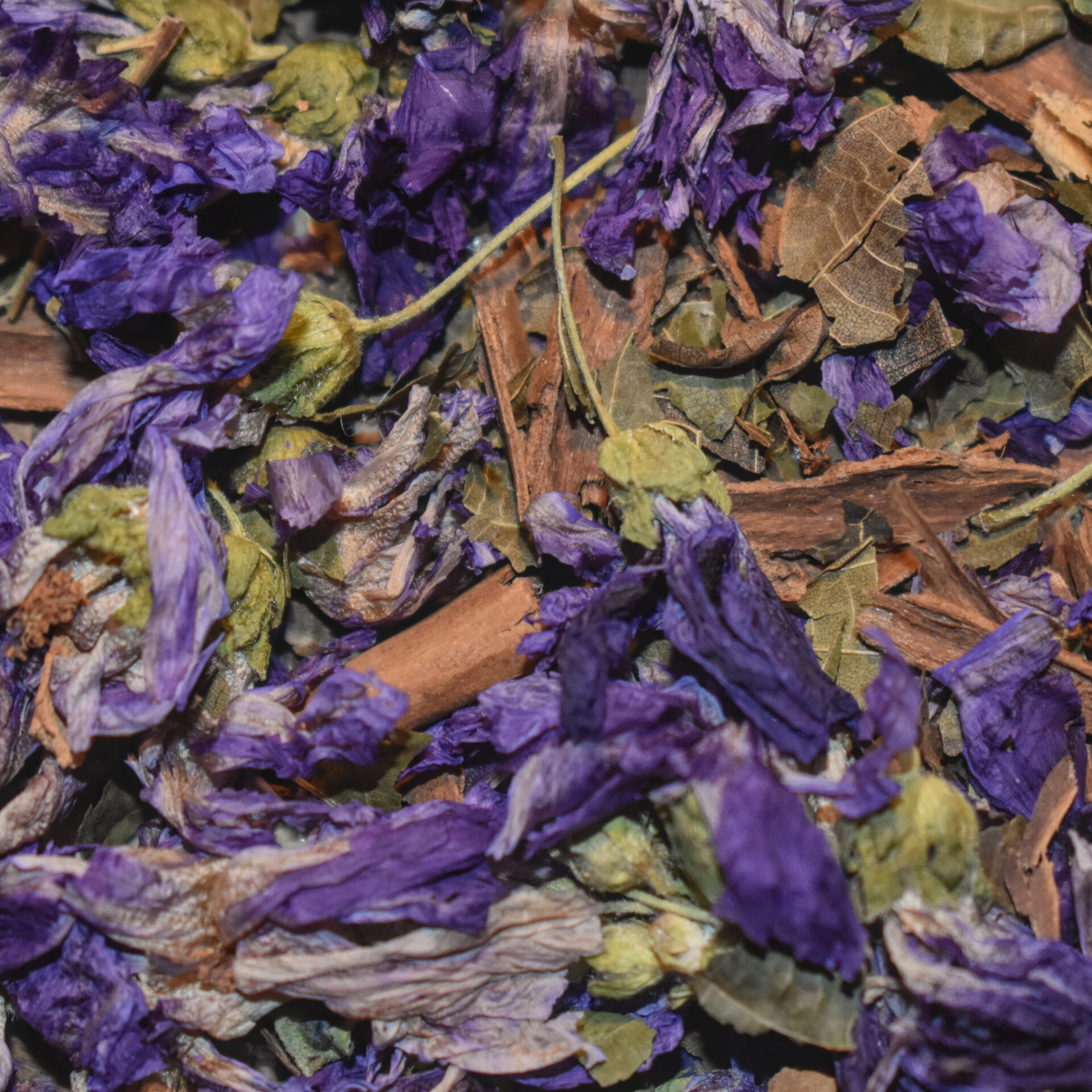 Ingrédients de la tisane P'tit Bouchon : Cannelle, Mauve, Noyer