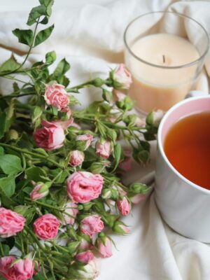 Infusion féminine bien-être – tisanes artisanales du Camphrier, douceur et harmonie intérieure